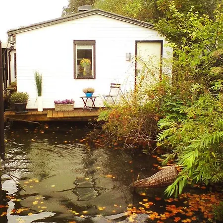 Romantic Quiet On The Canal Bed & Breakfast